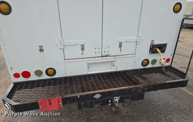 image for item EN8404 2013 Freightliner MT55 delivery truck