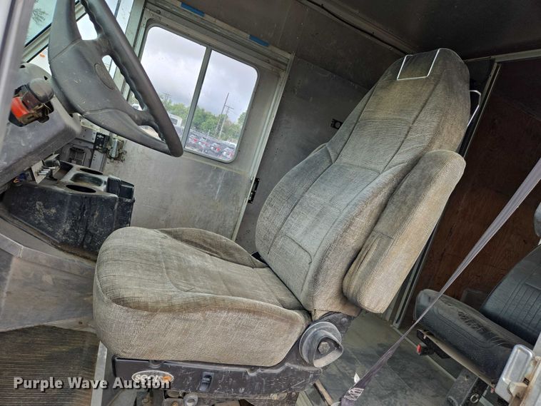 image for item EN8404 2013 Freightliner MT55 delivery truck