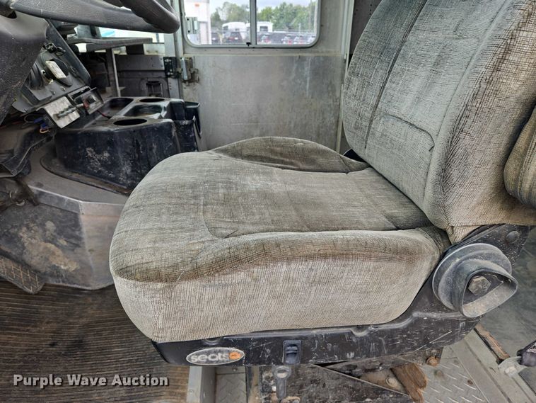 image for item EN8404 2013 Freightliner MT55 delivery truck