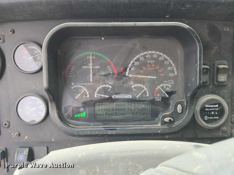 image for item EN8404 2013 Freightliner MT55 delivery truck