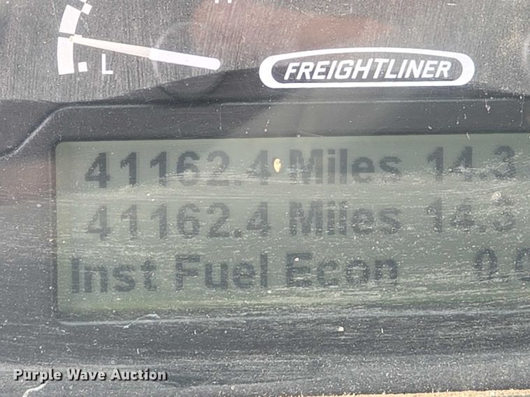 image for item EN8404 2013 Freightliner MT55 delivery truck