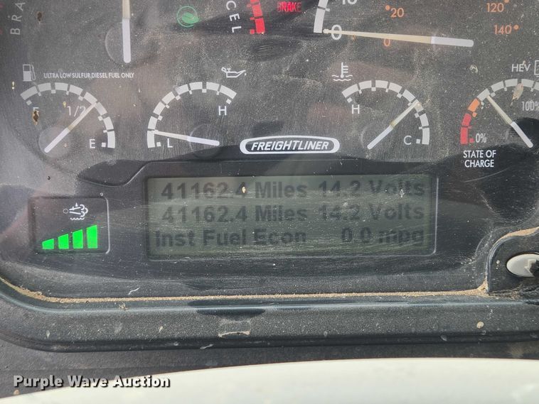 image for item EN8404 2013 Freightliner MT55 delivery truck