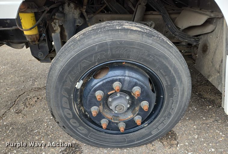 image for item EN8404 2013 Freightliner MT55 delivery truck