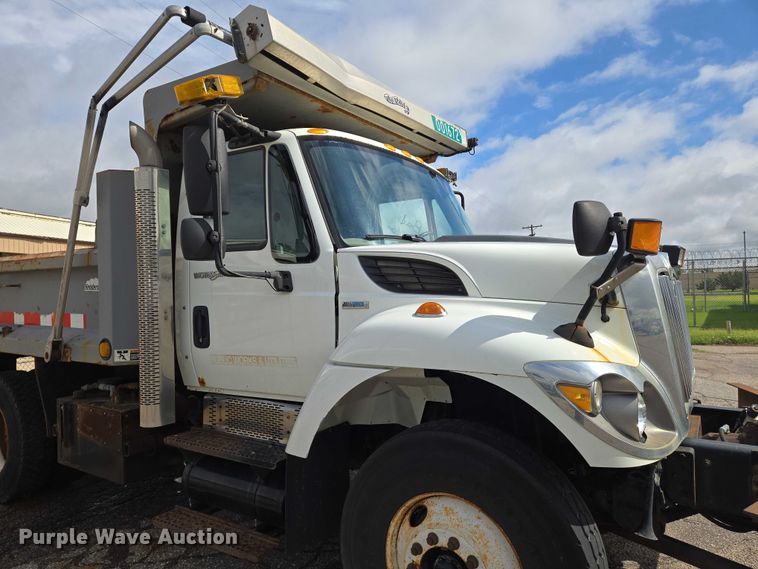 image for item EN8405 2008 International WorkStar 7400 dump truck