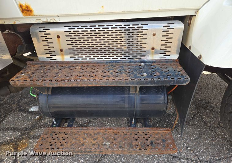 image for item EN8405 2008 International WorkStar 7400 dump truck