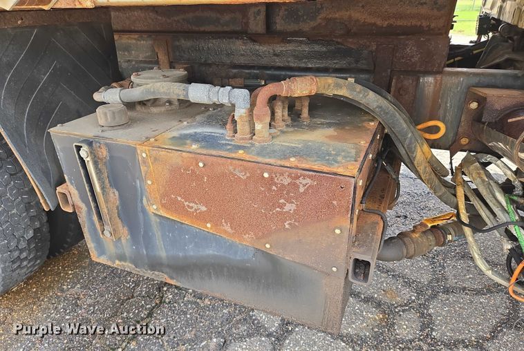 image for item EN8405 2008 International WorkStar 7400 dump truck