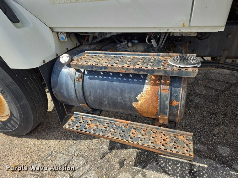 image for item EN8405 2008 International WorkStar 7400 dump truck