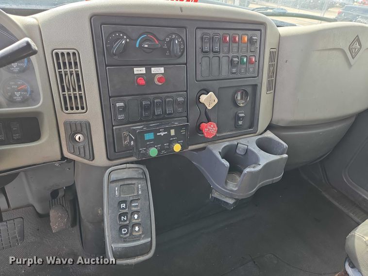 image for item EN8405 2008 International WorkStar 7400 dump truck