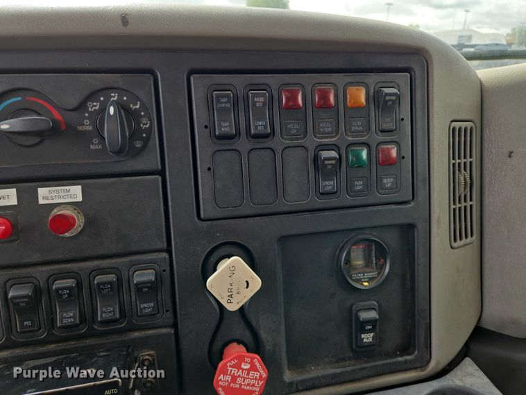 image for item EN8405 2008 International WorkStar 7400 dump truck