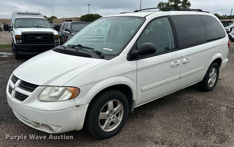 image for item EN8406 2007 Dodge Grand Caravan van