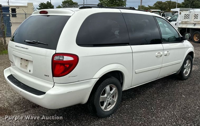 image for item EN8406 2007 Dodge Grand Caravan van