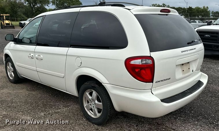 image for item EN8406 2007 Dodge Grand Caravan van