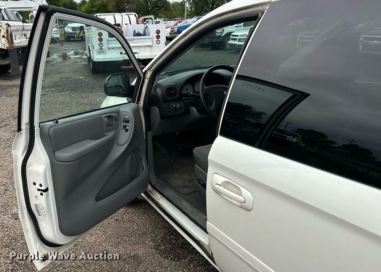 image for item EN8406 2007 Dodge Grand Caravan van