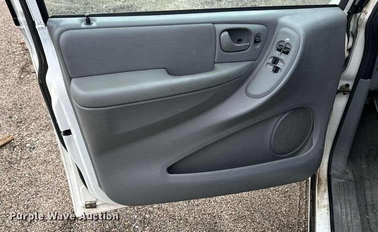 image for item EN8406 2007 Dodge Grand Caravan van
