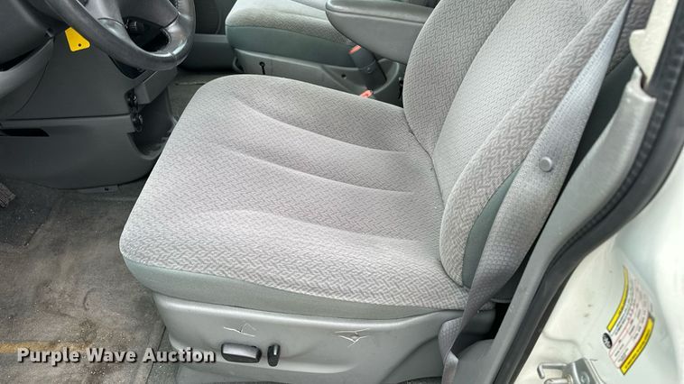 image for item EN8406 2007 Dodge Grand Caravan van