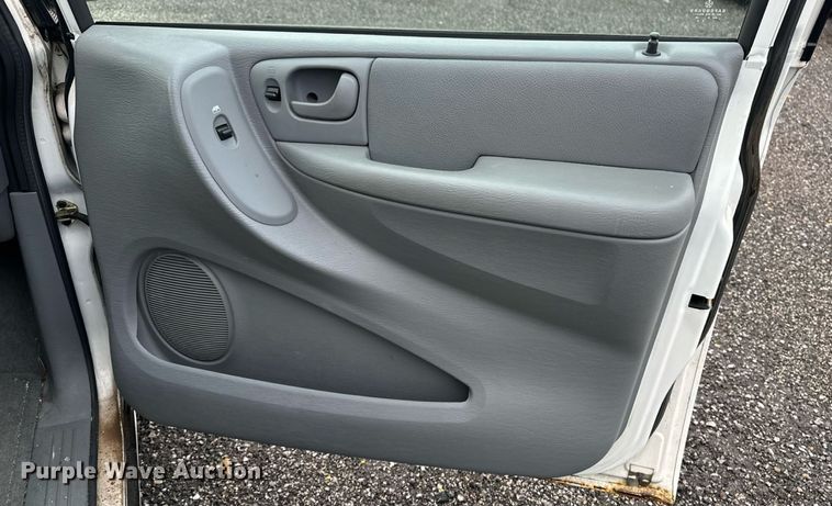 image for item EN8406 2007 Dodge Grand Caravan van