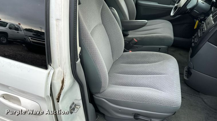 image for item EN8406 2007 Dodge Grand Caravan van