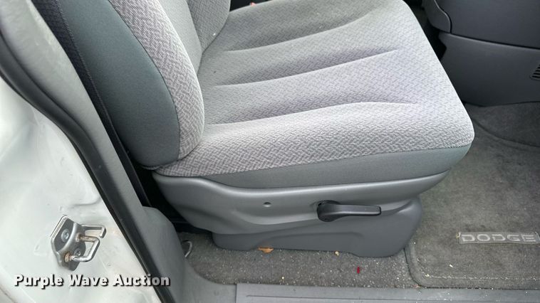 image for item EN8406 2007 Dodge Grand Caravan van