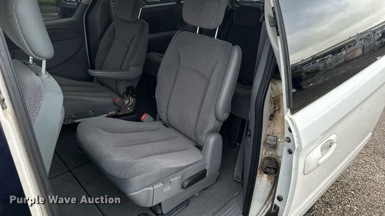 image for item EN8406 2007 Dodge Grand Caravan van