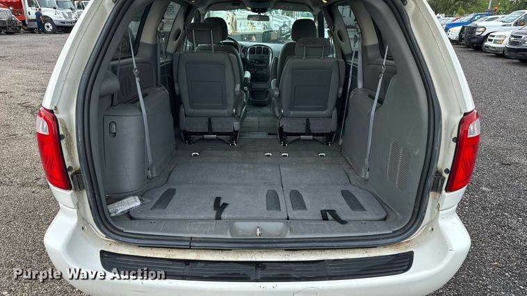 image for item EN8406 2007 Dodge Grand Caravan van