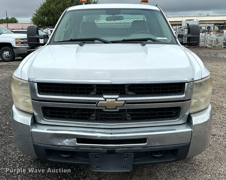 image for item EN8409 2010 Chevrolet Silverado 2500HD utility bed pickup truck