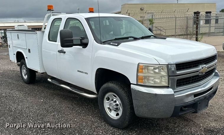 image for item EN8409 2010 Chevrolet Silverado 2500HD utility bed pickup truck