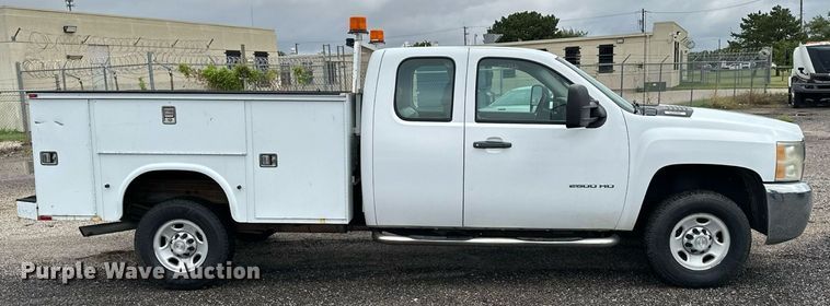 image for item EN8409 2010 Chevrolet Silverado 2500HD utility bed pickup truck