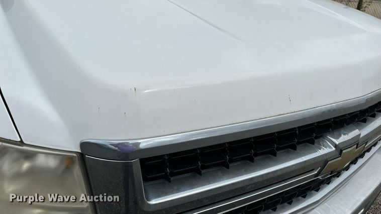 image for item EN8409 2010 Chevrolet Silverado 2500HD utility bed pickup truck