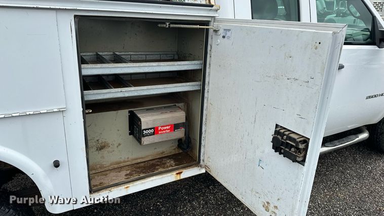 image for item EN8409 2010 Chevrolet Silverado 2500HD utility bed pickup truck