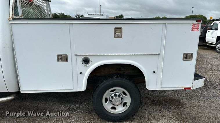 image for item EN8409 2010 Chevrolet Silverado 2500HD utility bed pickup truck