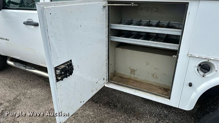 image for item EN8409 2010 Chevrolet Silverado 2500HD utility bed pickup truck