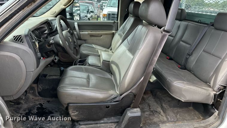 image for item EN8409 2010 Chevrolet Silverado 2500HD utility bed pickup truck