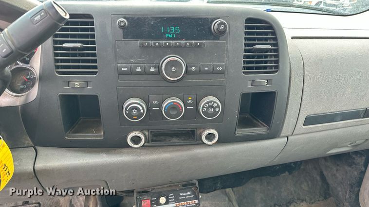 image for item EN8409 2010 Chevrolet Silverado 2500HD utility bed pickup truck