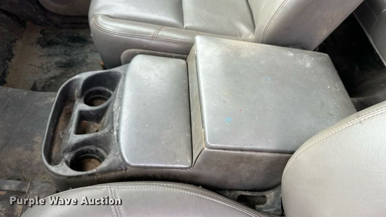 image for item EN8409 2010 Chevrolet Silverado 2500HD utility bed pickup truck