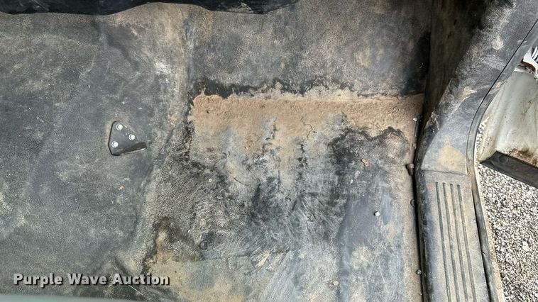 image for item EN8409 2010 Chevrolet Silverado 2500HD utility bed pickup truck