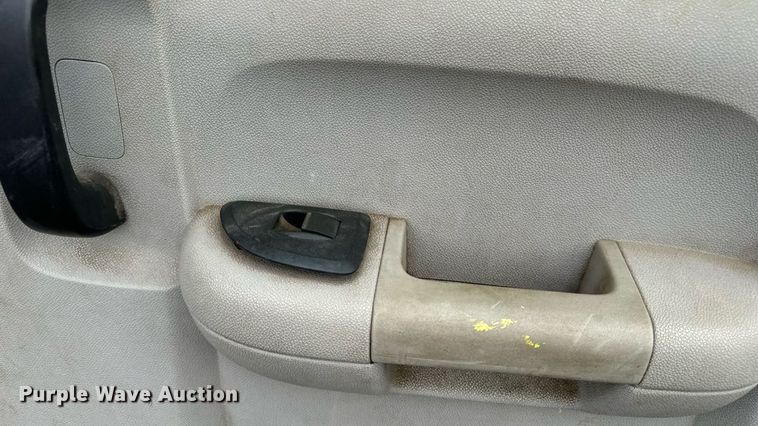 image for item EN8409 2010 Chevrolet Silverado 2500HD utility bed pickup truck