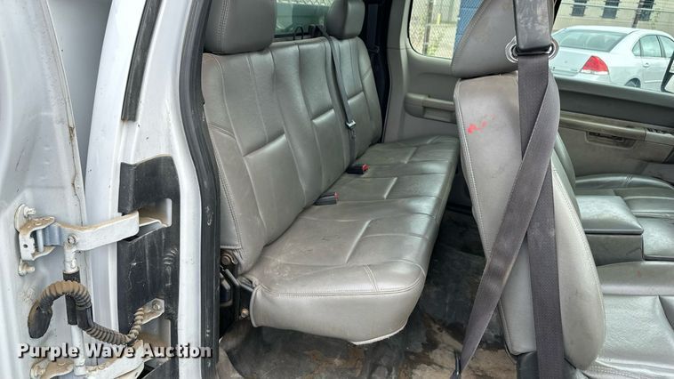 image for item EN8409 2010 Chevrolet Silverado 2500HD utility bed pickup truck