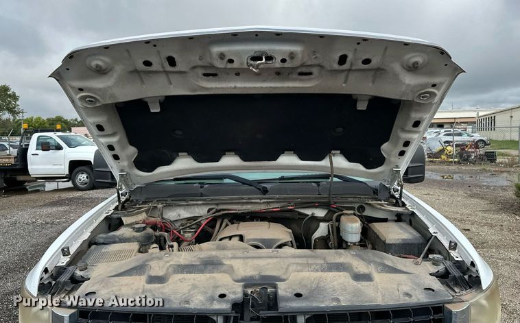 image for item EN8409 2010 Chevrolet Silverado 2500HD utility bed pickup truck