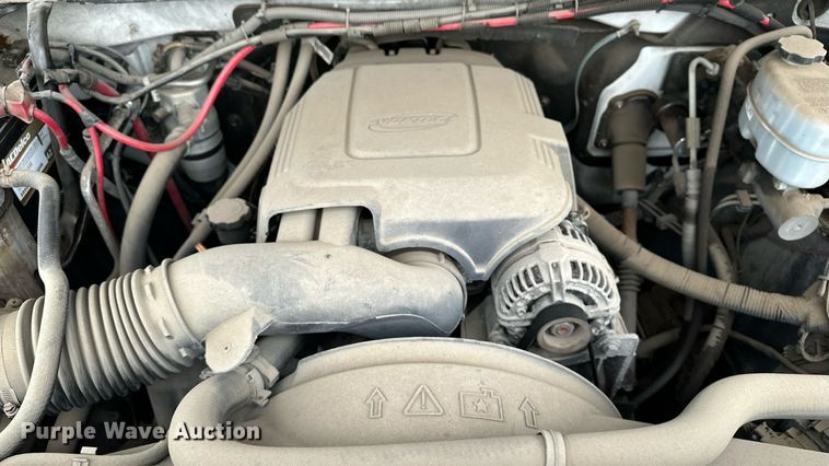 image for item EN8409 2010 Chevrolet Silverado 2500HD utility bed pickup truck