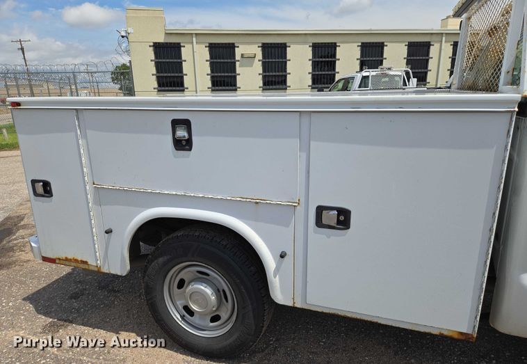 image for item EN8417 2014 Ford F250 Super Duty SuperCab utility bed pickup truck