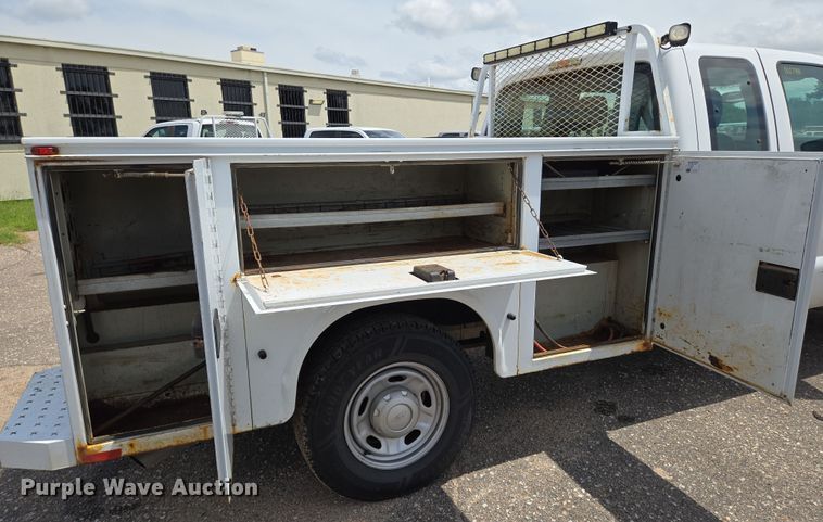 image for item EN8417 2014 Ford F250 Super Duty SuperCab utility bed pickup truck