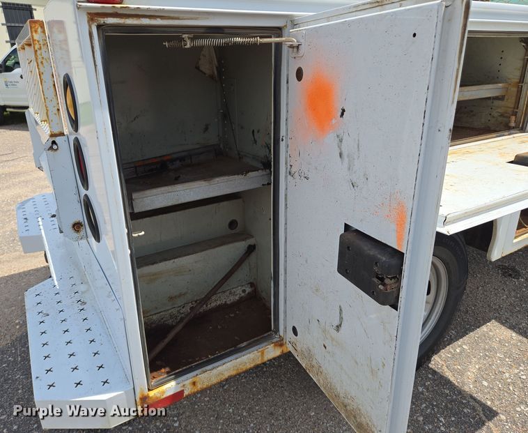 image for item EN8417 2014 Ford F250 Super Duty SuperCab utility bed pickup truck