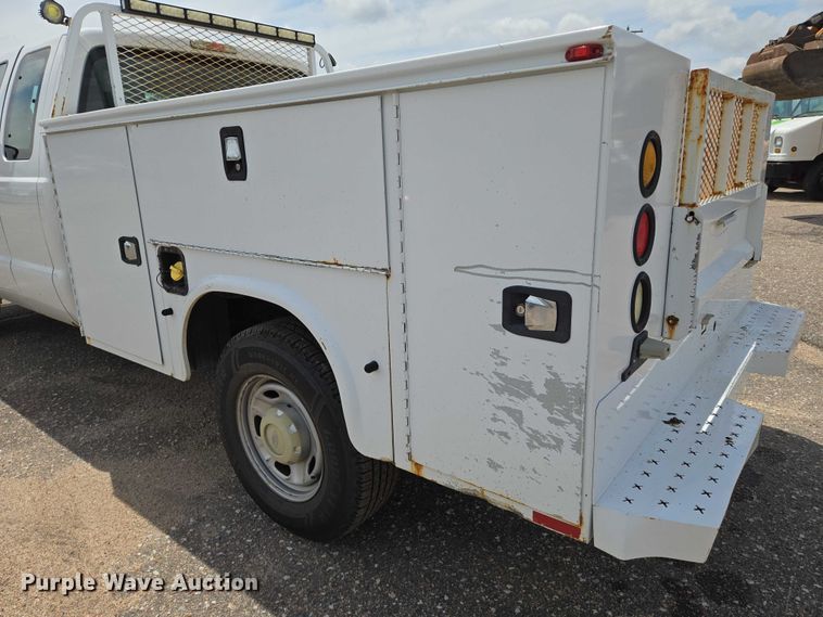 image for item EN8417 2014 Ford F250 Super Duty SuperCab utility bed pickup truck