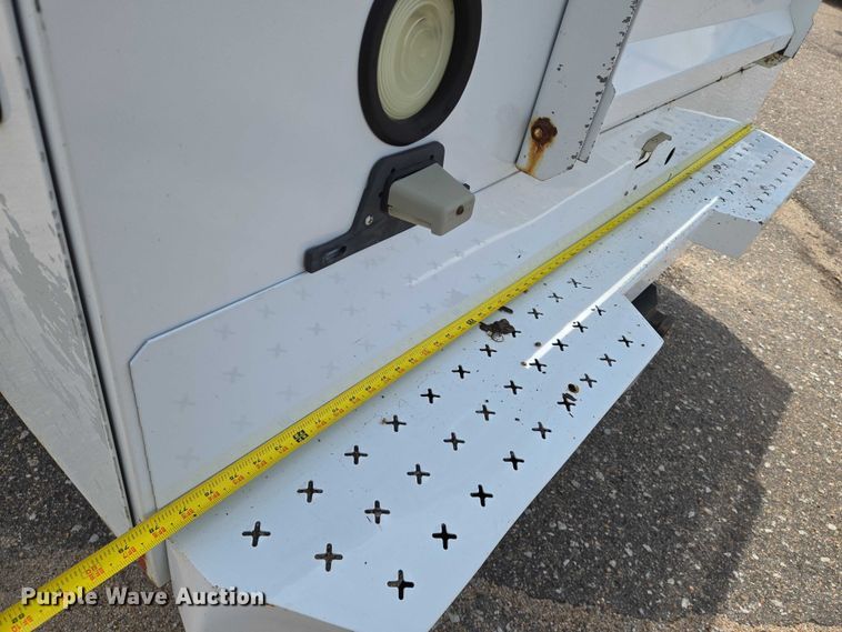 image for item EN8417 2014 Ford F250 Super Duty SuperCab utility bed pickup truck