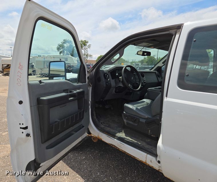 image for item EN8417 2014 Ford F250 Super Duty SuperCab utility bed pickup truck