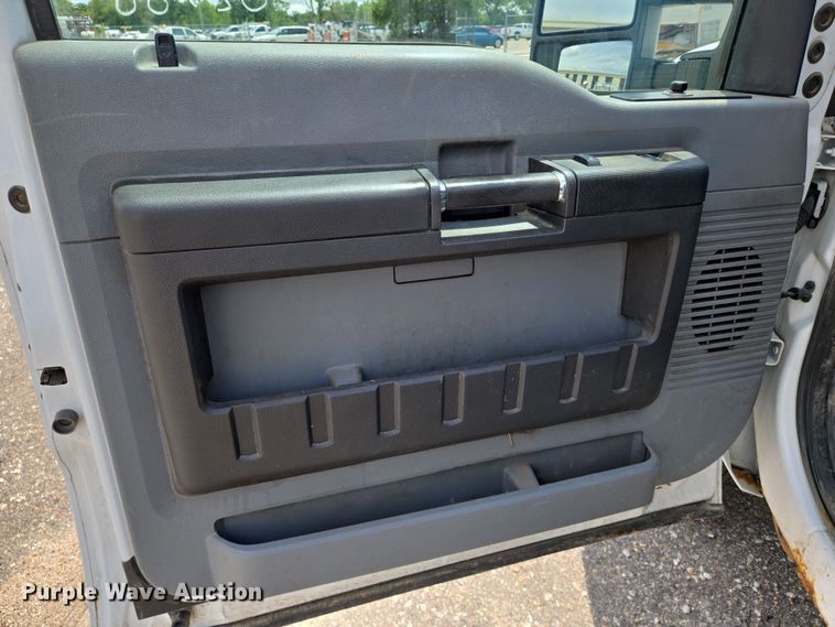 image for item EN8417 2014 Ford F250 Super Duty SuperCab utility bed pickup truck