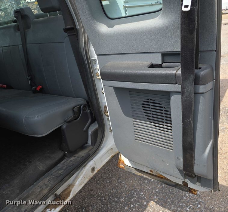 image for item EN8417 2014 Ford F250 Super Duty SuperCab utility bed pickup truck