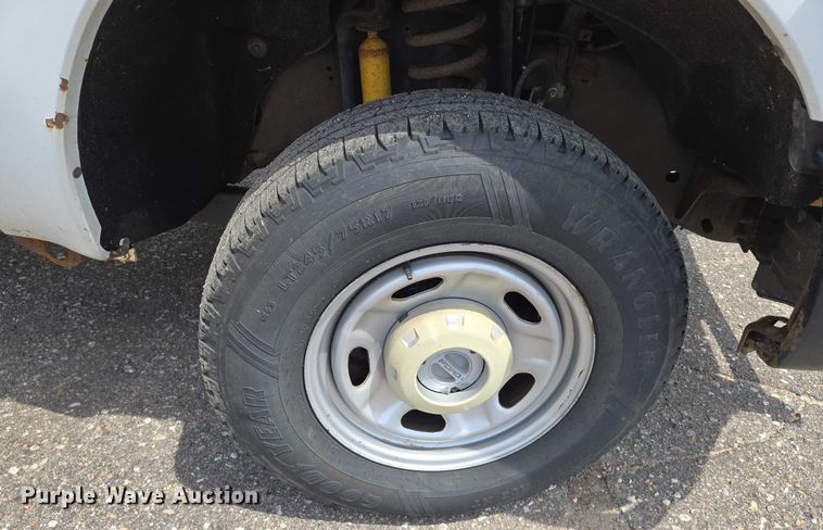 image for item EN8417 2014 Ford F250 Super Duty SuperCab utility bed pickup truck