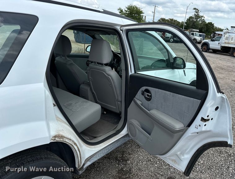 image for item EN8418 2005 Chevrolet Equinox SUV