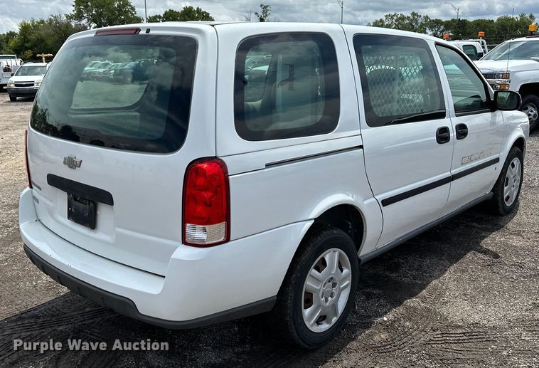 image for item EN8419 2007 Chevrolet Uplander van